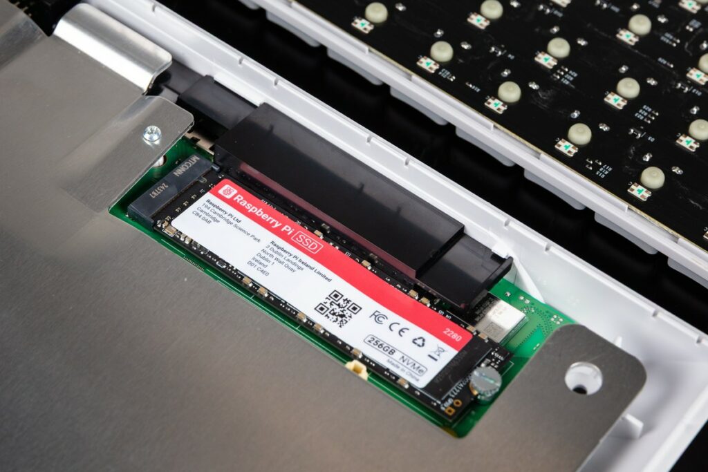 已預裝 256GB Raspberry Pi SSD