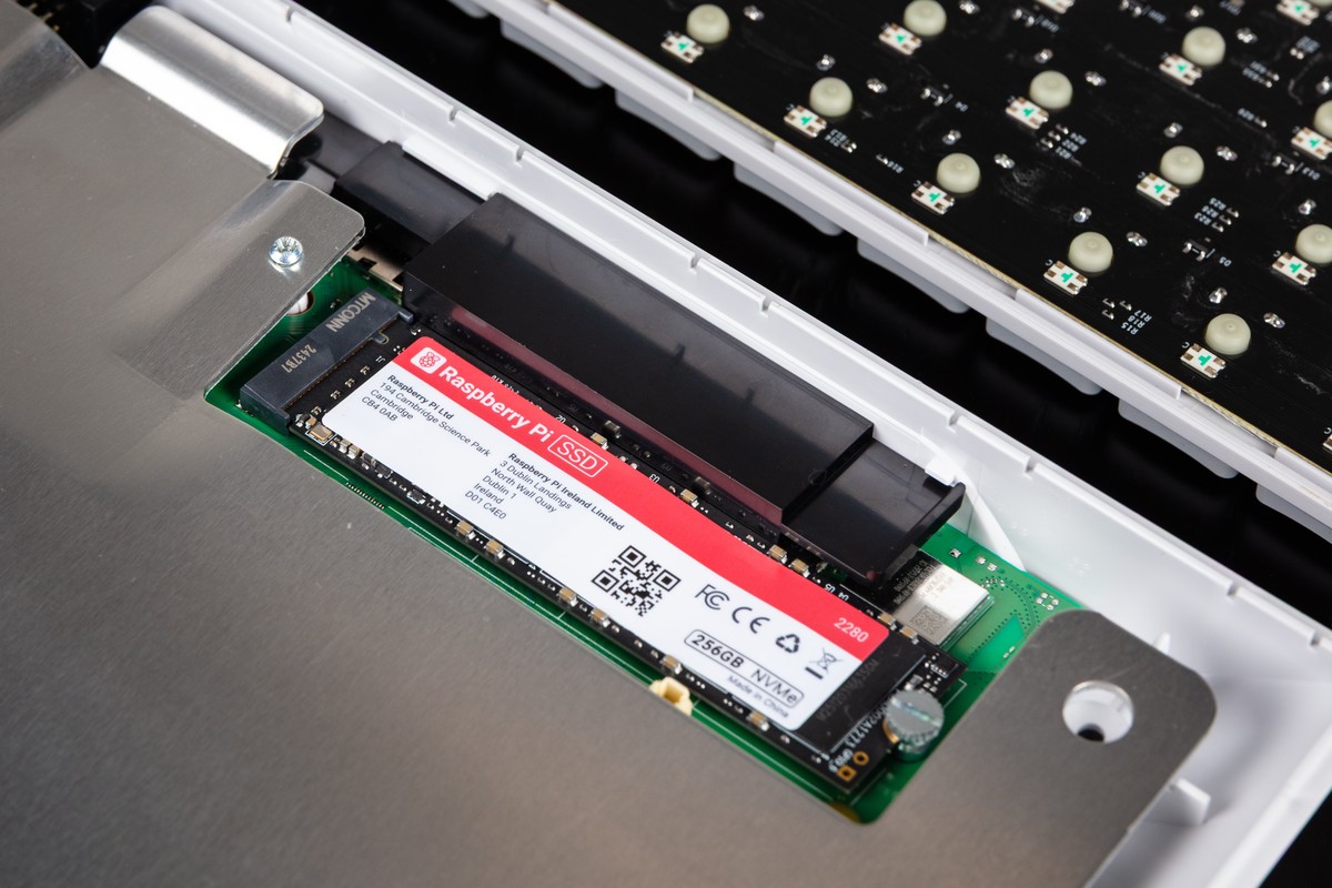 已預裝 256GB Raspberry Pi SSD